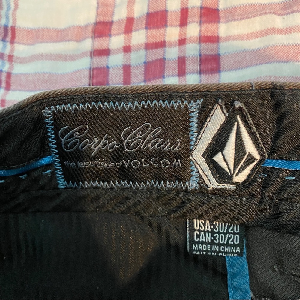 Volcom shorts - Picture 3 of 5